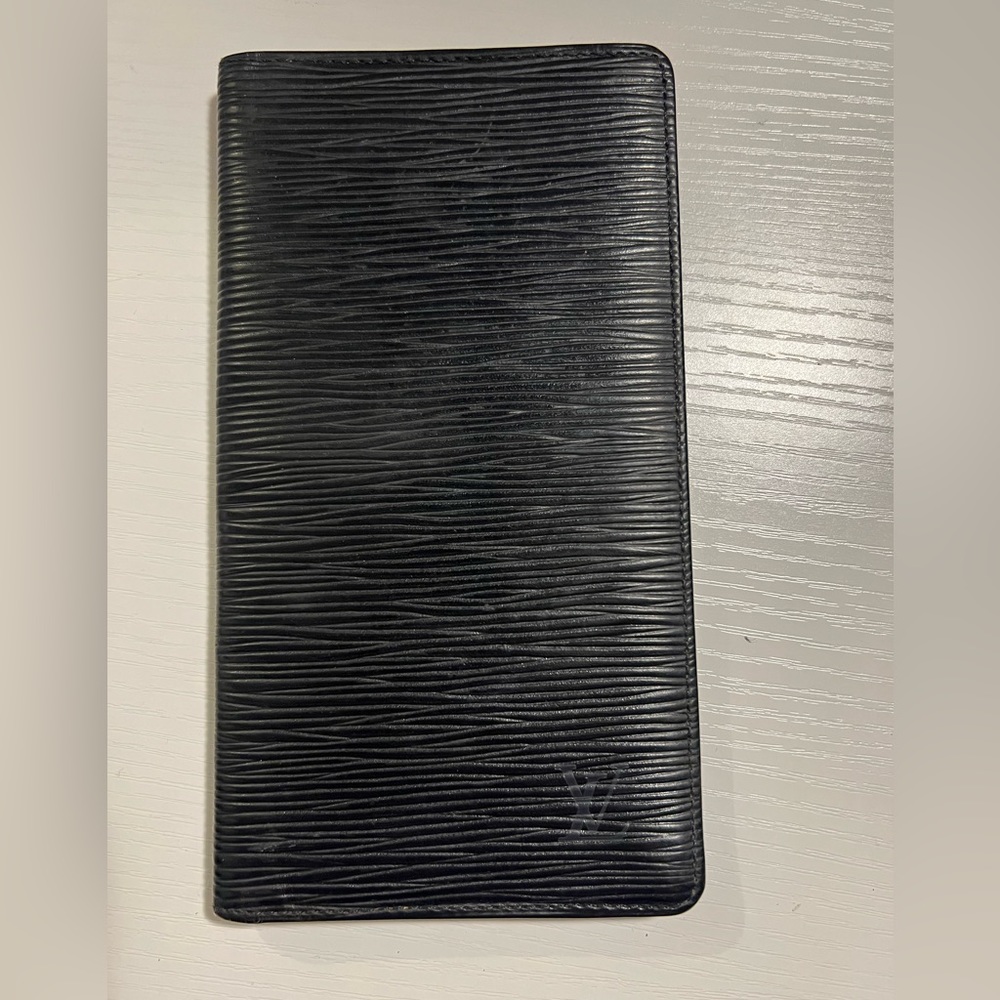 Louie Vuitton Bi-fold wallet